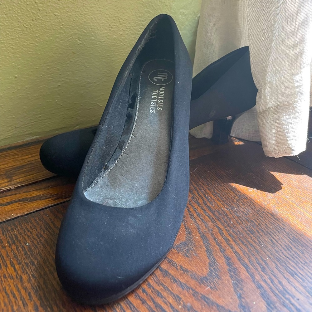 Black kitten heels